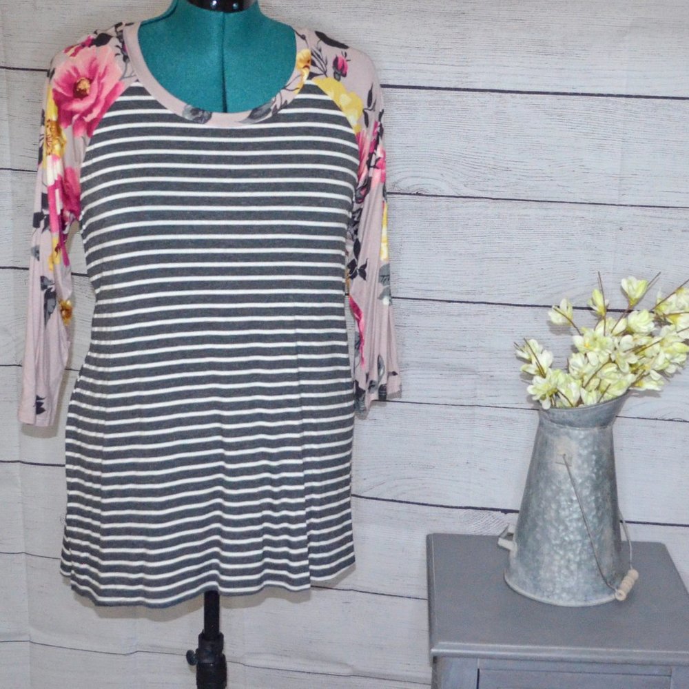 Floral & Stripe 3/4 sleeve Top